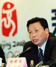 Yang Shu'an, vicepreedintele comitetului de organizare a competiiilor planificate i n acelai timp vicepreedinte executiv al Comitetului de Organizare a Olimpiadei din 2008 de la Beijing (BOCOG), a fost prezent la conferina de pres.